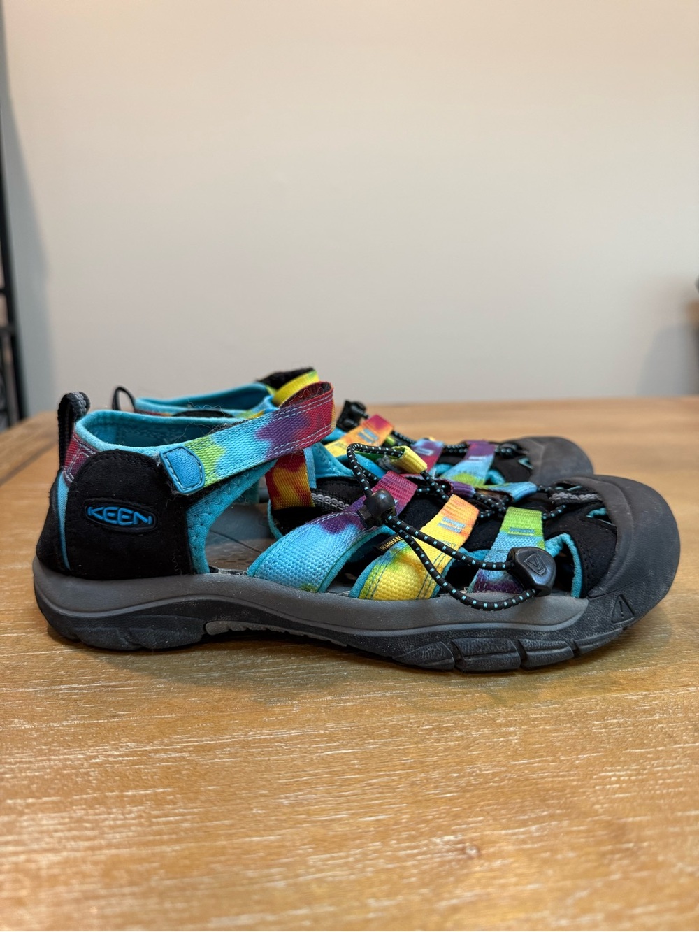 Keen Big Kids' Newport H2 Rainbow Tie Dye Size 6, EU 38